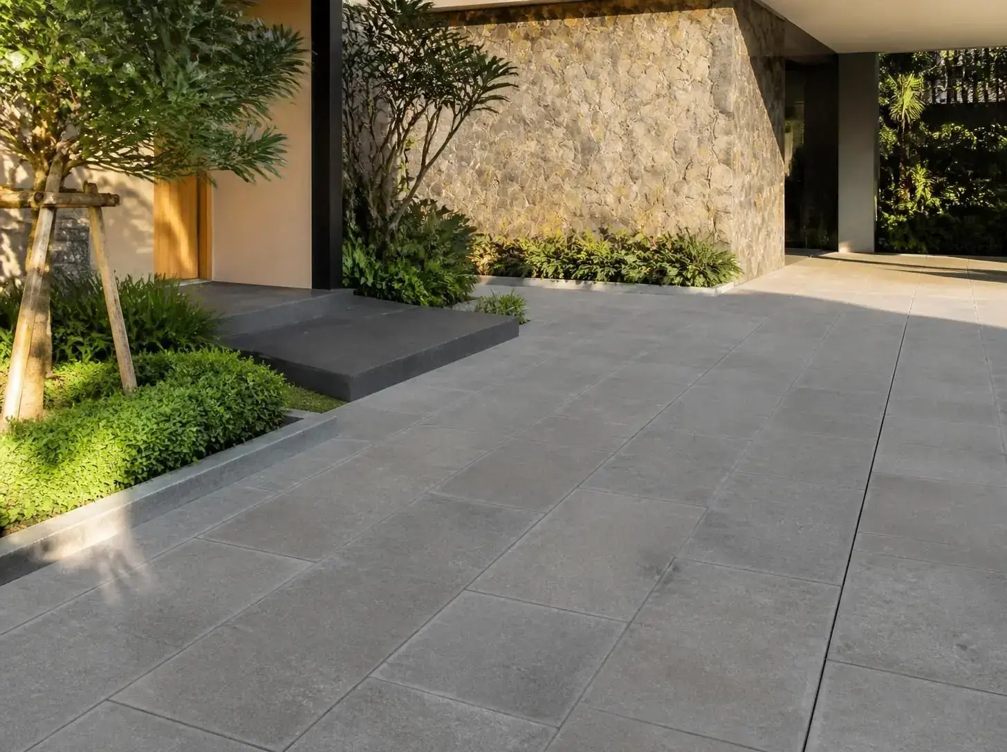 Andesite stone paving on a villa driveway